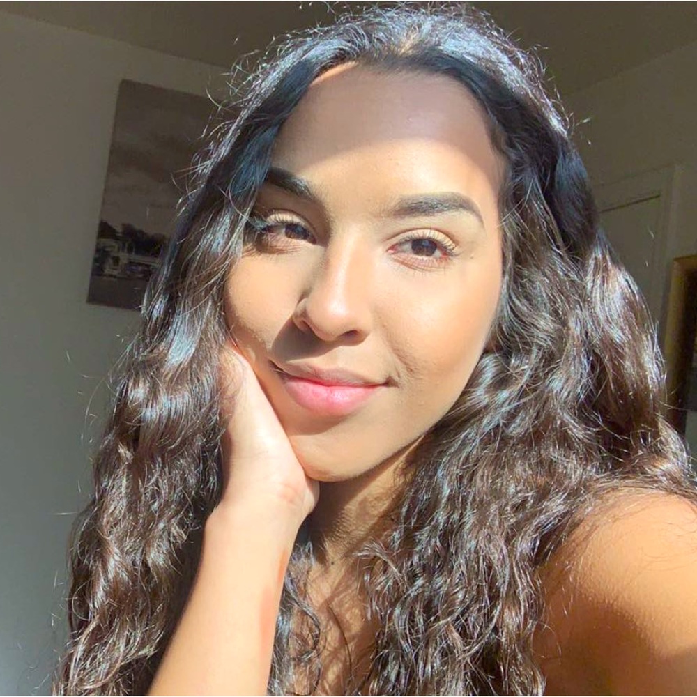 Meet your Posher, Adilene